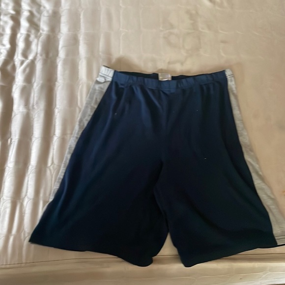 Shorts and pants are 3$ and shirts are 5 and 4$ - Picture 3 of 13